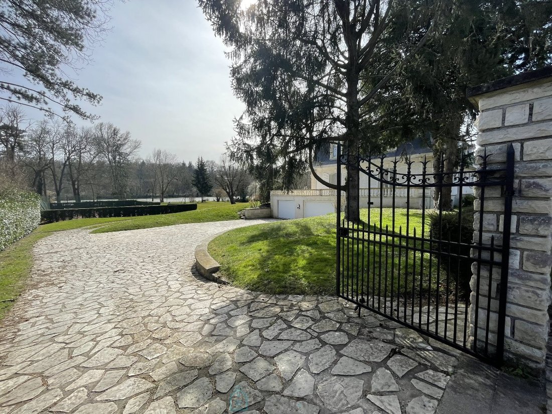 Estate in Boissettes, Ile-de-France, France 4 - 17377340