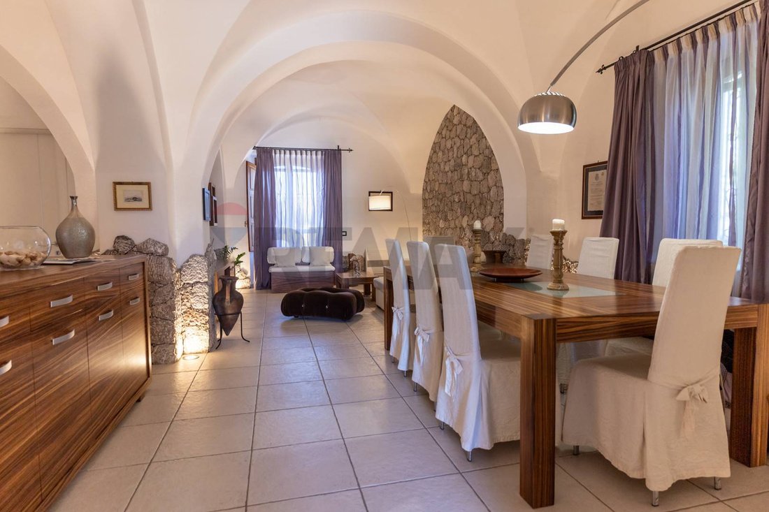 Villa in Calatabiano, Sicily, Italy 3 - 17377756