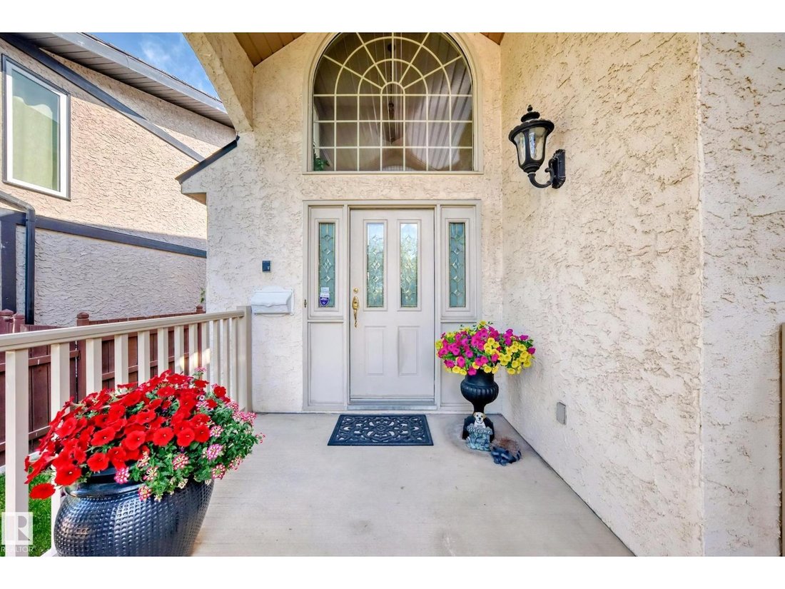 House in Edmonton, Alberta, Canada 3 - 17374853
