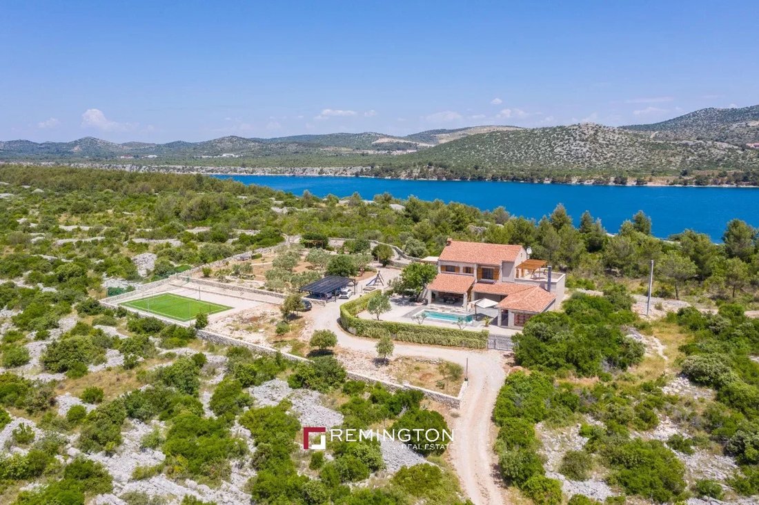 Villa in Gradska cetvrt Varos, Sibenik, Sibenik-Knin County 2 - 14390049
