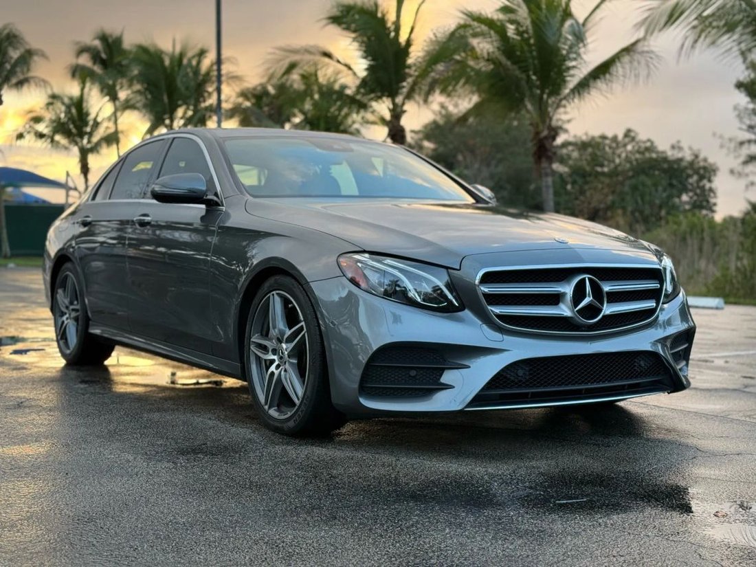 Sedan in Pompano Beach, FL, United States 4 - 17338076