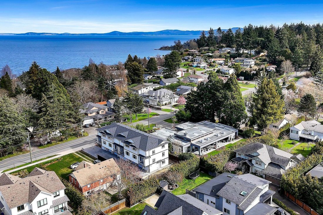 House in Saanich, British Columbia, Canada 4 - 17380127