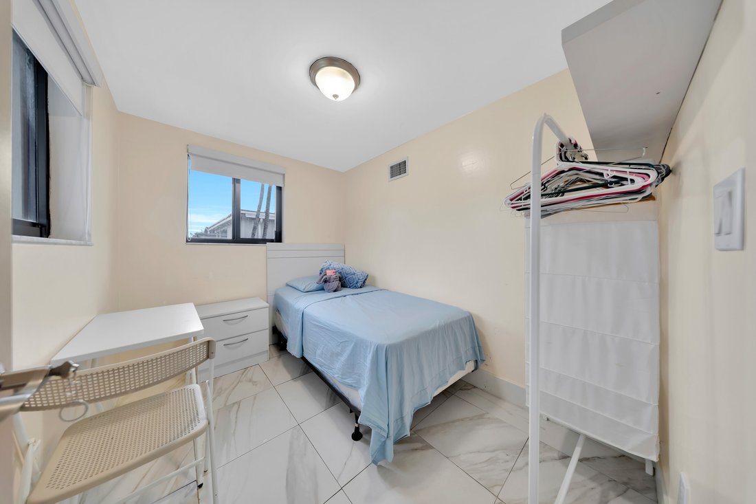 Apartment in Hialeah, Florida, United States 3 - 17380287