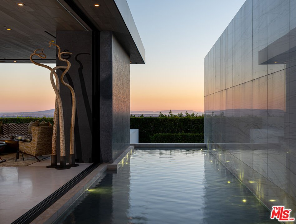 Los Angeles, California, United States 5 - 17381908