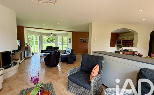 For Sale – Press House In A Peaceful Environment Near Pont L'evêque 14130