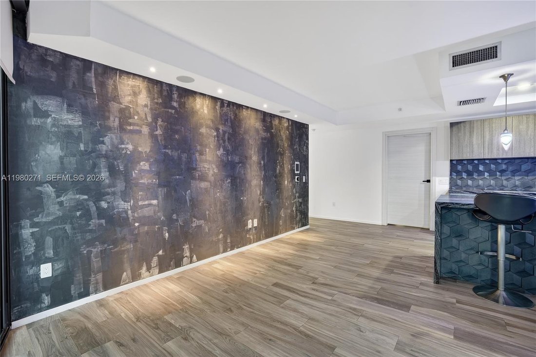 Condo in Miami, Florida, United States 4 - 17384027