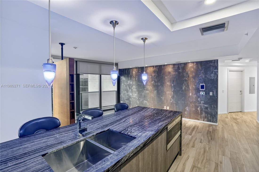 Condo in Miami, Florida, United States 2 - 17384027