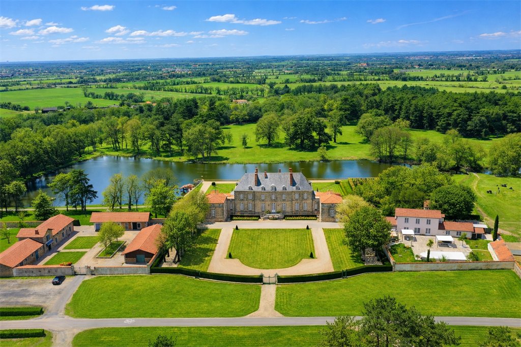 Castle in La Roche-sur-Yon, Pays de la Loire, France 1 - 15701097