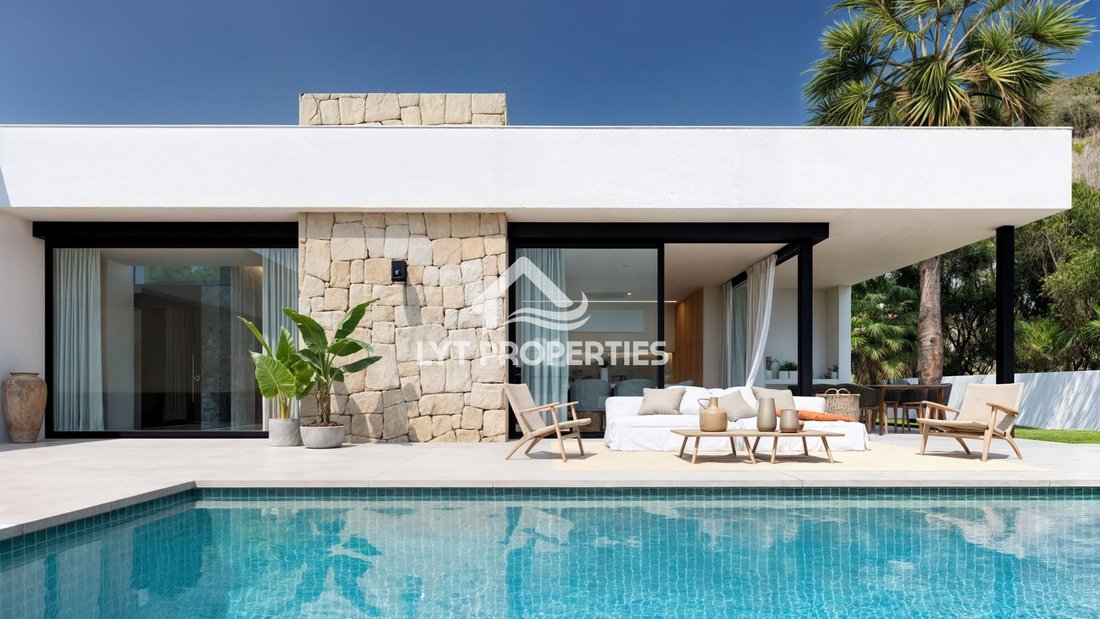 Villa in el Poble Nou de Benitatxell / Benitachell, Valencian Community, Spain 1 - 17384571