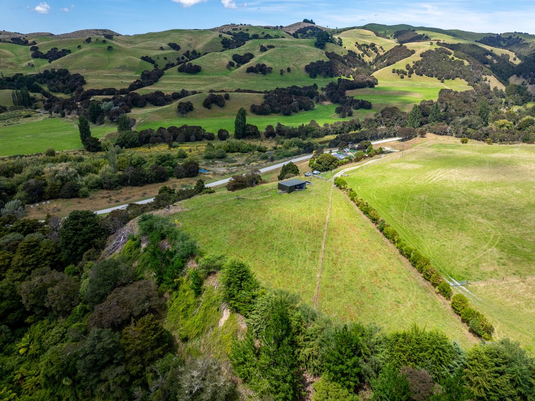 Land in Ruakōkoputuna, Wellington, New Zealand 1 - 17385409