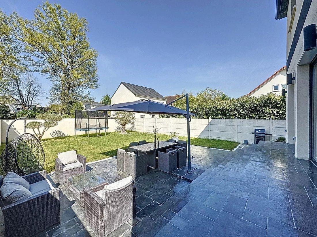 House in Sucy-en-Brie, Ile-de-France, France 2 - 15474314