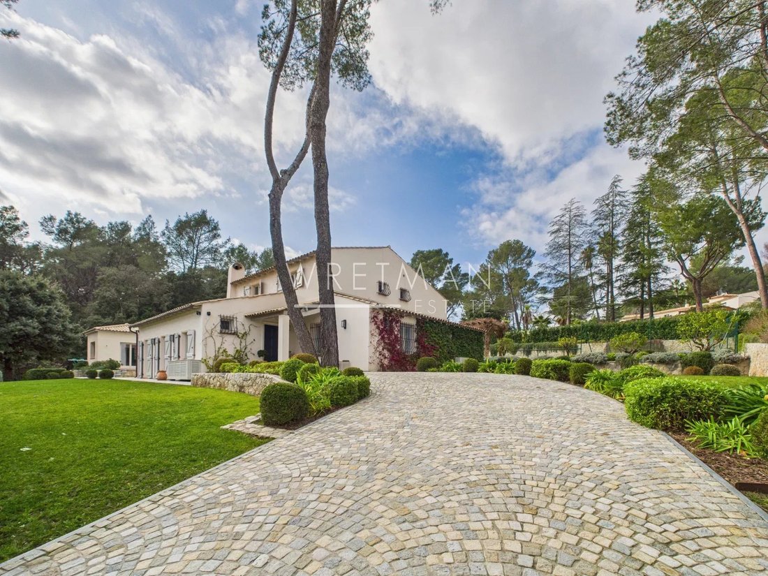 Villa in Mougins, Provence-Alpes-Côte d'Azur, France 1 - 17384046