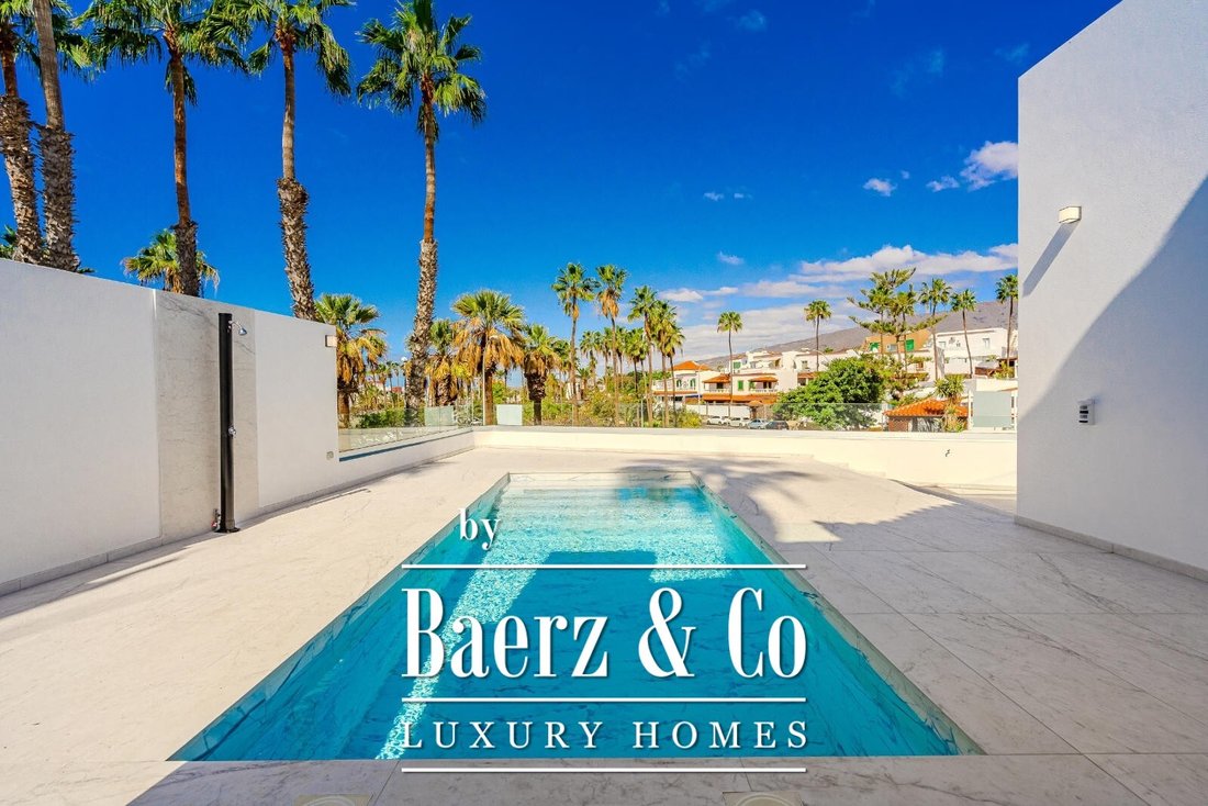 Villa in Costa Adeje, Adeje, Canary Islands 1 - 17383767