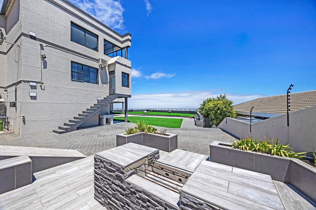 House in Cape Town, Western Cape, South Africa 4 - 17380890