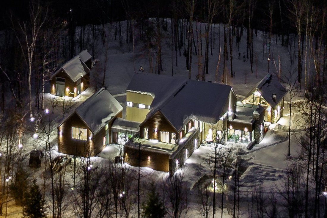House in Saint-Sauveur, Quebec, Canada 1 - 15196377