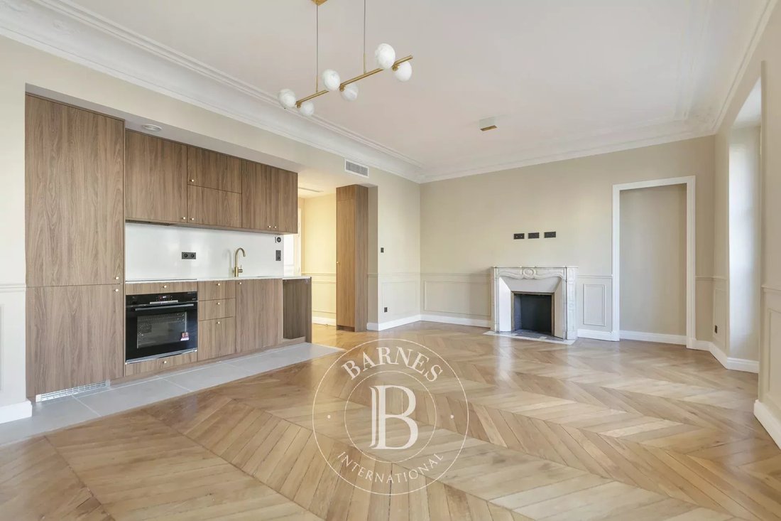 Apartment in Saint Philippe du Roule, Paris 8e Arrondissement, Paris 2 - 17381554