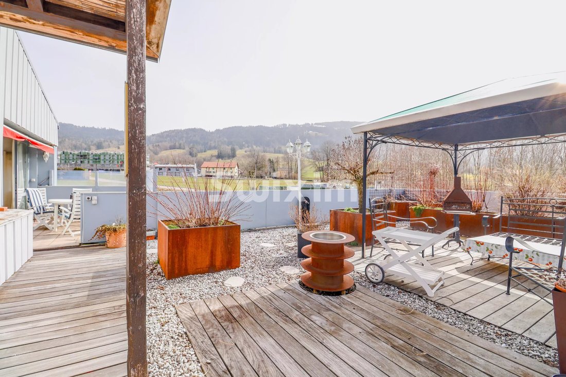 Unique 220m² Industrial Loft – Mixed Use, Income Generating Complex – Yield Up To 7.09%.