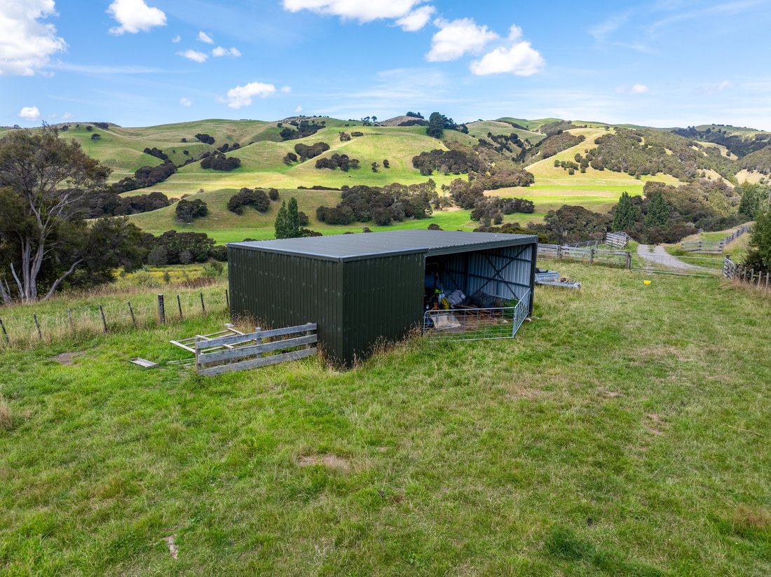 Land in Ruakōkoputuna, Wellington, New Zealand 5 - 17385409
