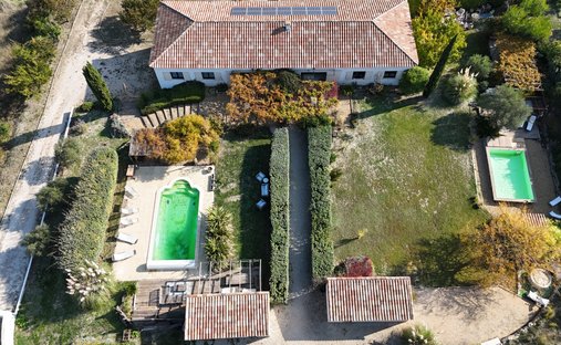 House in Hameau, Simiane-Collongue, France 1
