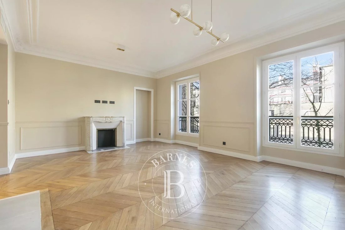Apartment in Saint Philippe du Roule, Paris 8e Arrondissement, Paris 1 - 17381554
