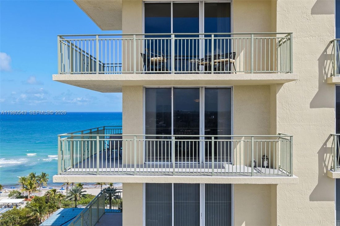 Condo in Hallandale Beach, Florida, United States 2 - 17384012