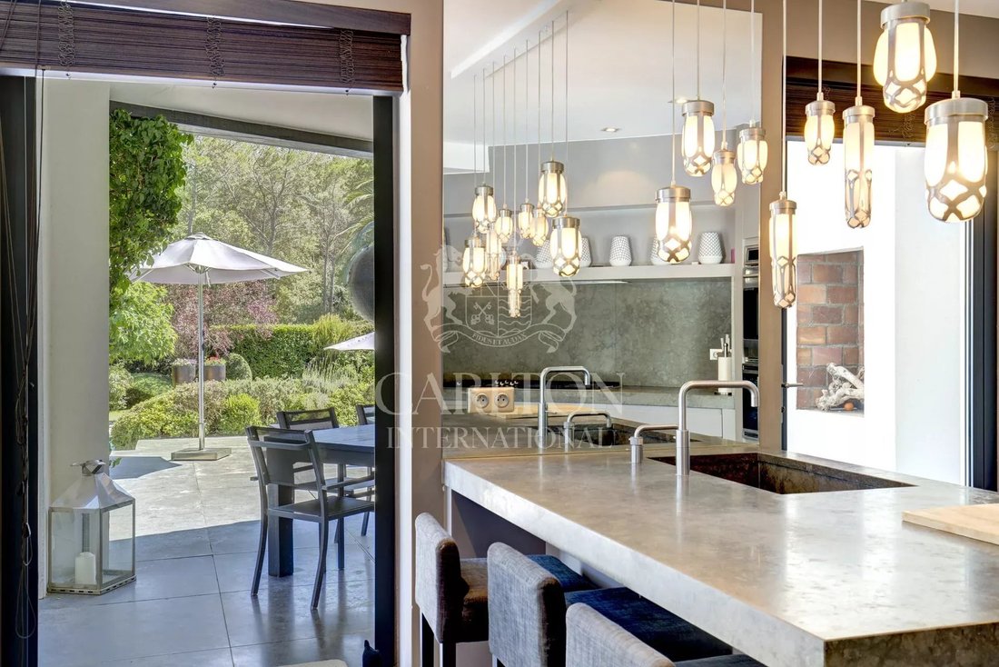 Villa in Mougins, Provence-Alpes-Côte d'Azur, France 4 - 17381594