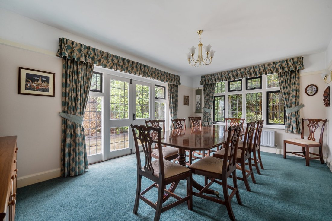 House in Wormley, England 3 - 17382855