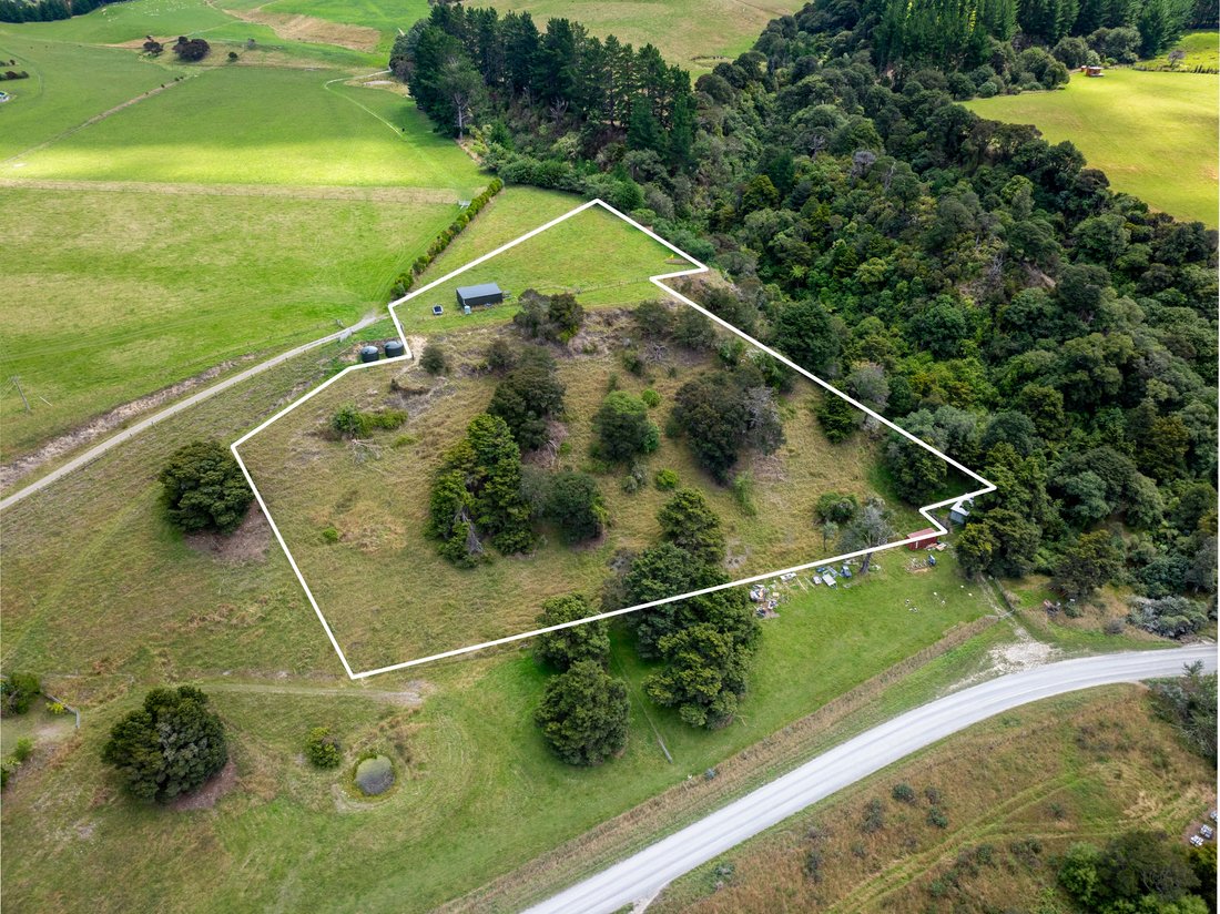 Land in Ruakōkoputuna, Wellington, New Zealand 2 - 17385409