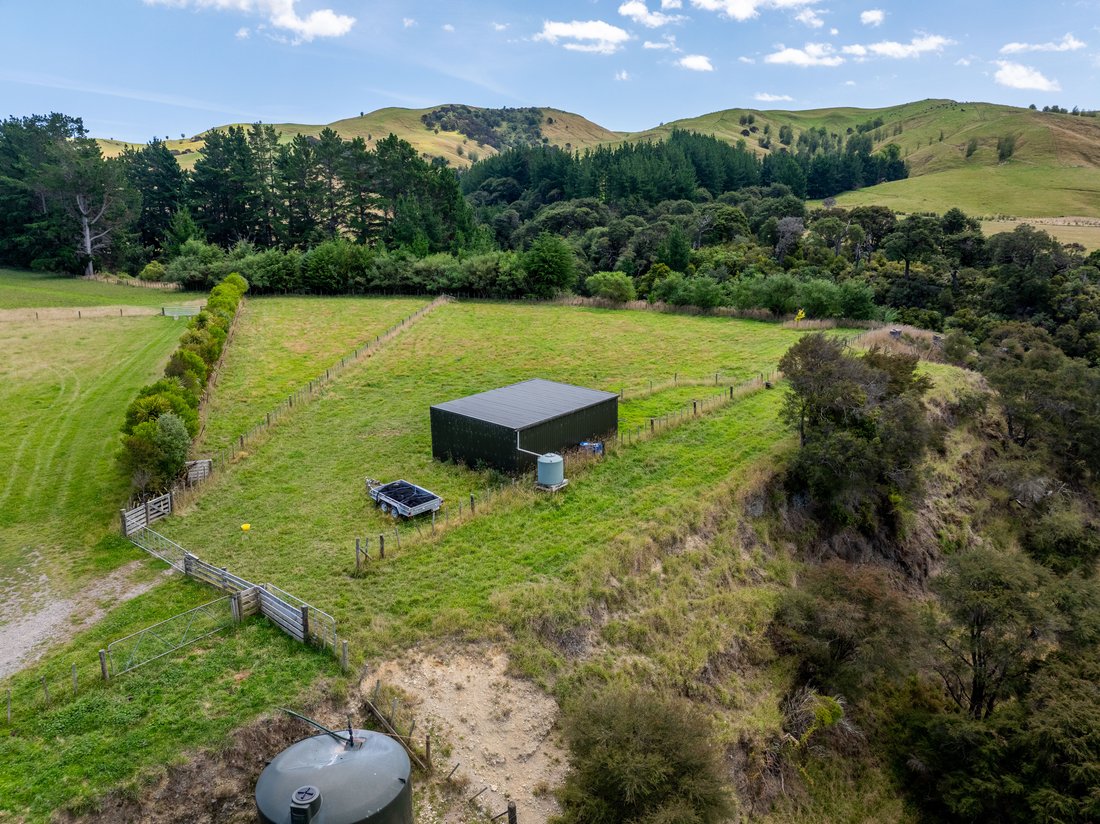 Land in Ruakōkoputuna, Wellington, New Zealand 3 - 17385409