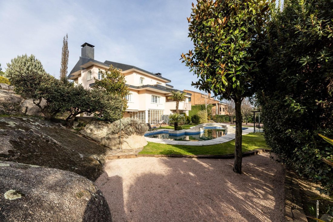 Villa in Torrelodones, Comunidad de Madrid, Spain 1 - 17383014
