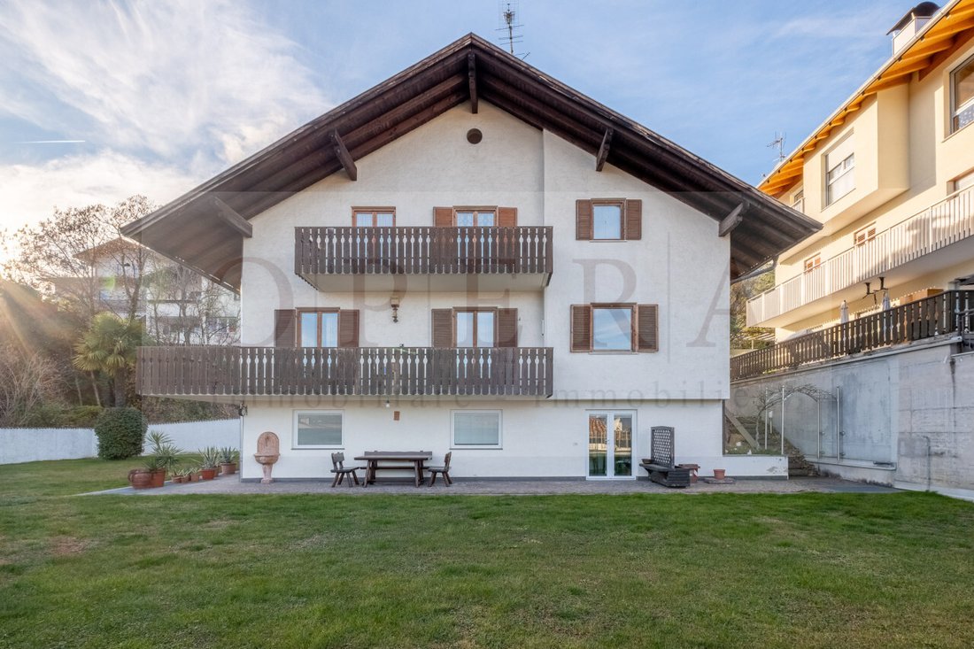 Villa in Appiano Sulla Strada del Vino / Eppan an der Weinstraße, Trentino – Alto Adige/Südtirol, Italy 2 - 17384627
