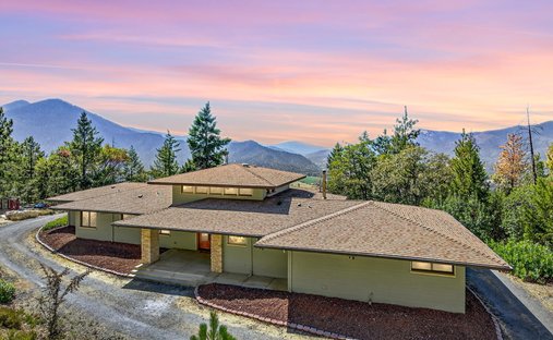 House in Applegate, Oregon, United States 1