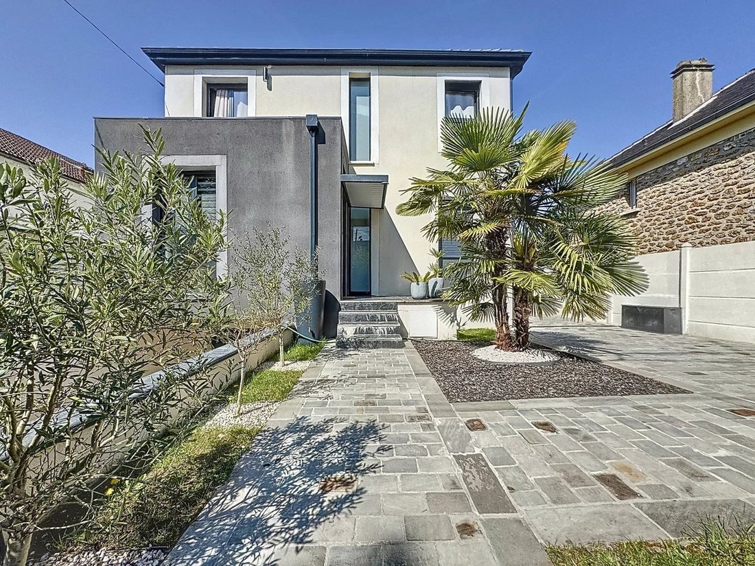 House in Sucy-en-Brie, Ile-de-France, France 1 - 15474314