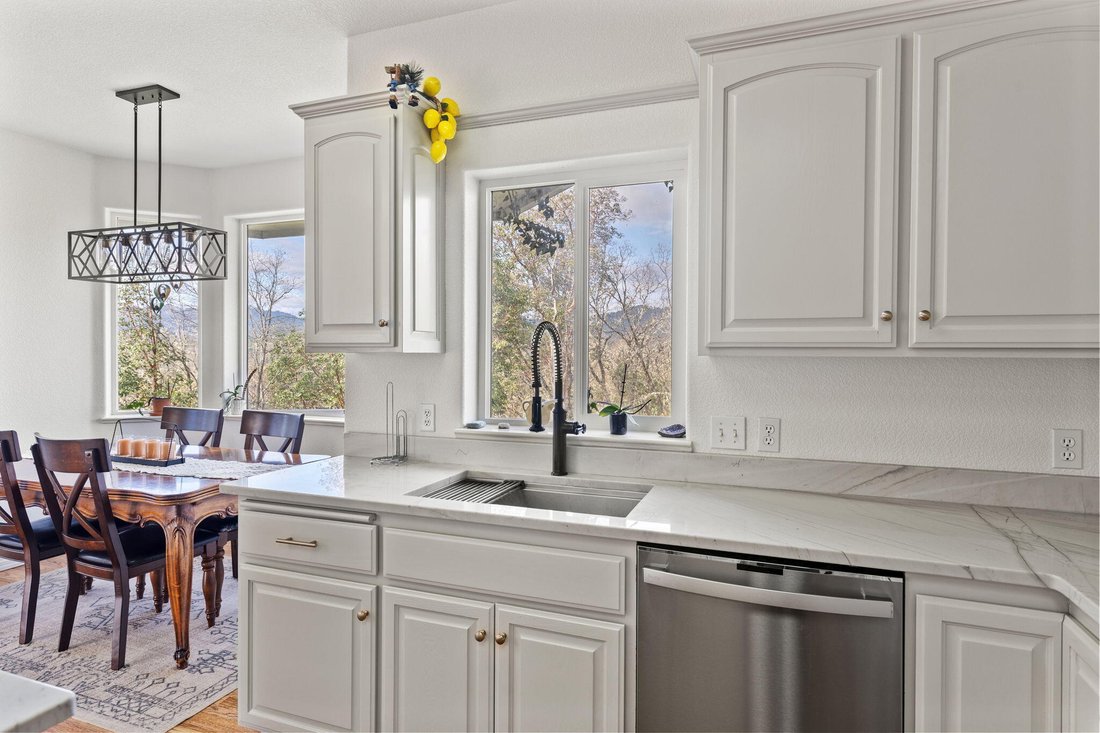 House in Grants Pass, Oregon, United States 4 - 17382636