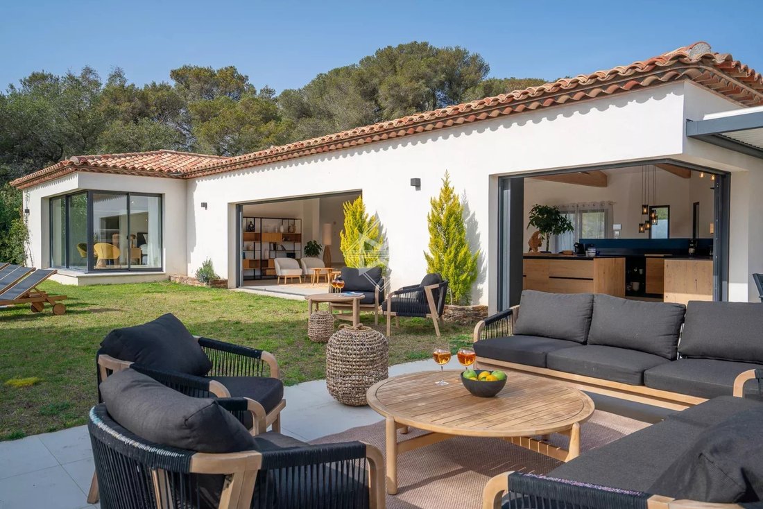 Villa in La Croix-Valmer, Provence-Alpes-Côte d'Azur, France 4 - 15302070