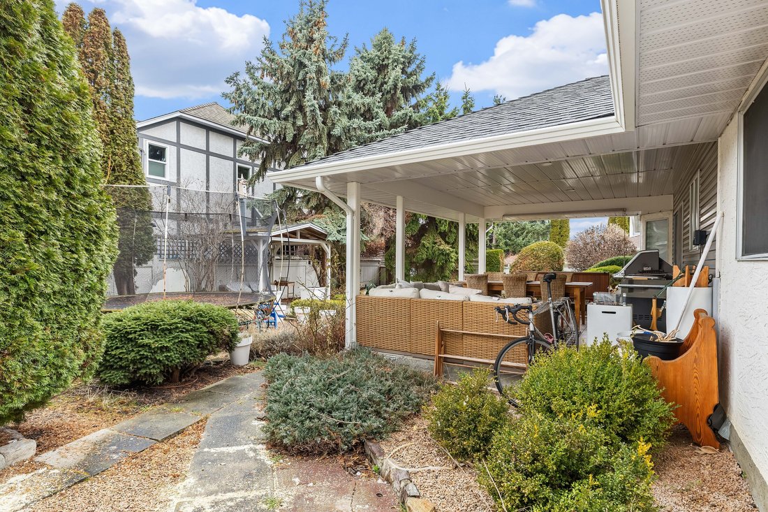 House in Kelowna, British Columbia, Canada 5 - 17382415