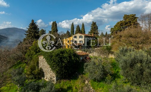 Villa in Vaiano, Tuscany, Italy 1
