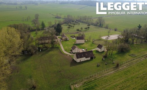 Farm Ranch in Saint-Mard-de-Réno, Normandy, France 1