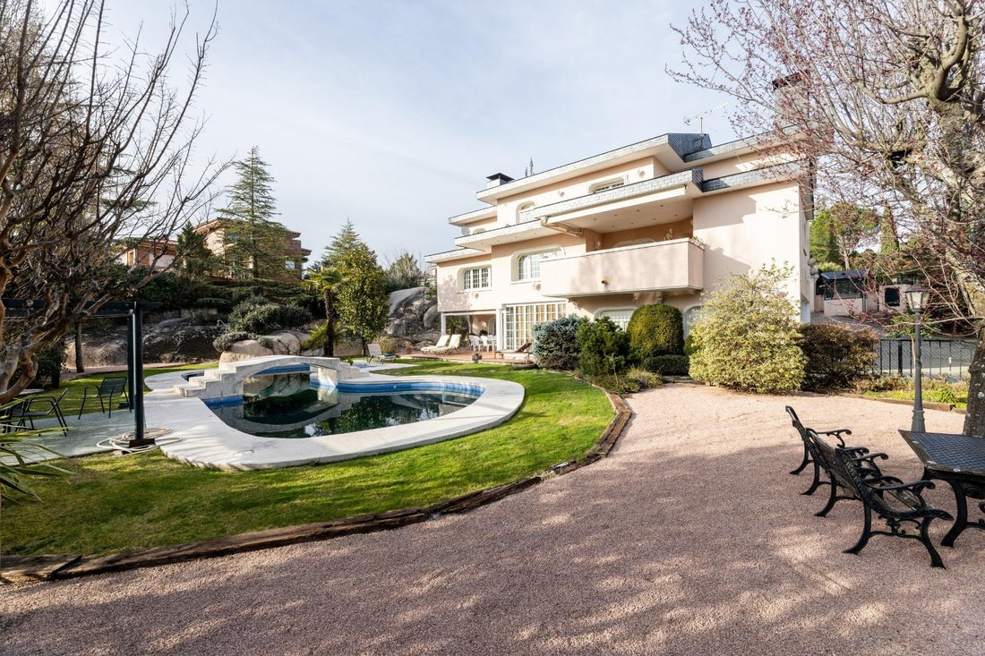 Villa in Torrelodones, Comunidad de Madrid, Spain 3 - 17383014