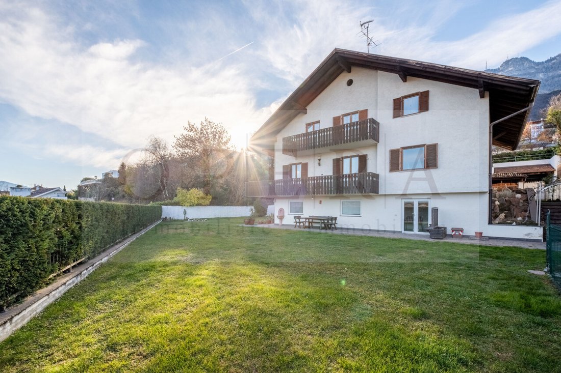 Villa in Appiano Sulla Strada del Vino / Eppan an der Weinstraße, Trentino – Alto Adige/Südtirol, Italy 1 - 17384627