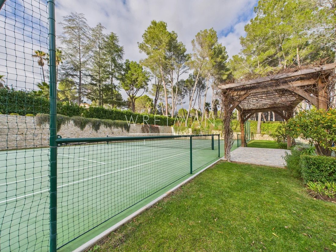 Villa in Mougins, Provence-Alpes-Côte d'Azur, France 2 - 17384046
