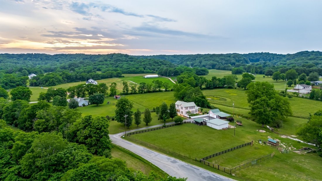 House in Mount Pleasant, Tennessee, United States 2 - 17383210