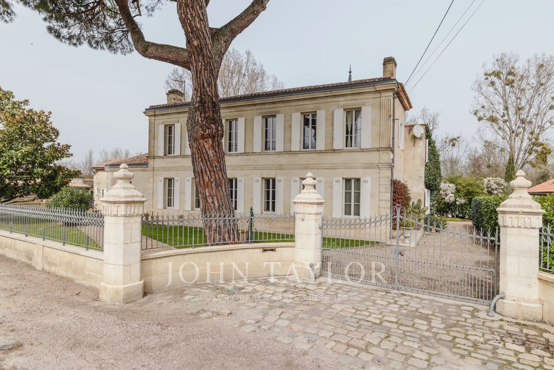 Estate in Izon, Nouvelle-Aquitaine, France 2 - 17380757