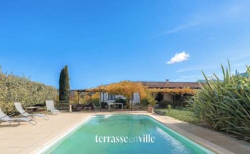 House in Hameau, Simiane-Collongue, France 1
