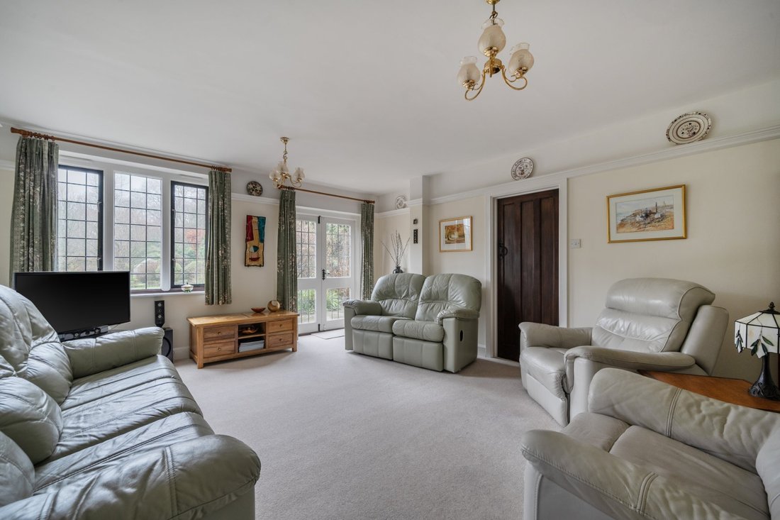 House in Wormley, England 2 - 17382855