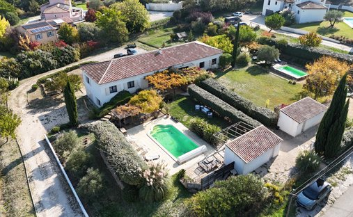 House in Hameau, Simiane-Collongue, France 1