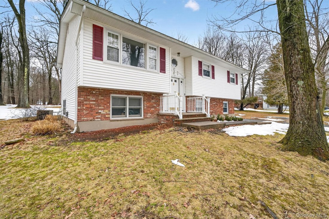 House in Airmont, New York, United States 3 - 17383472