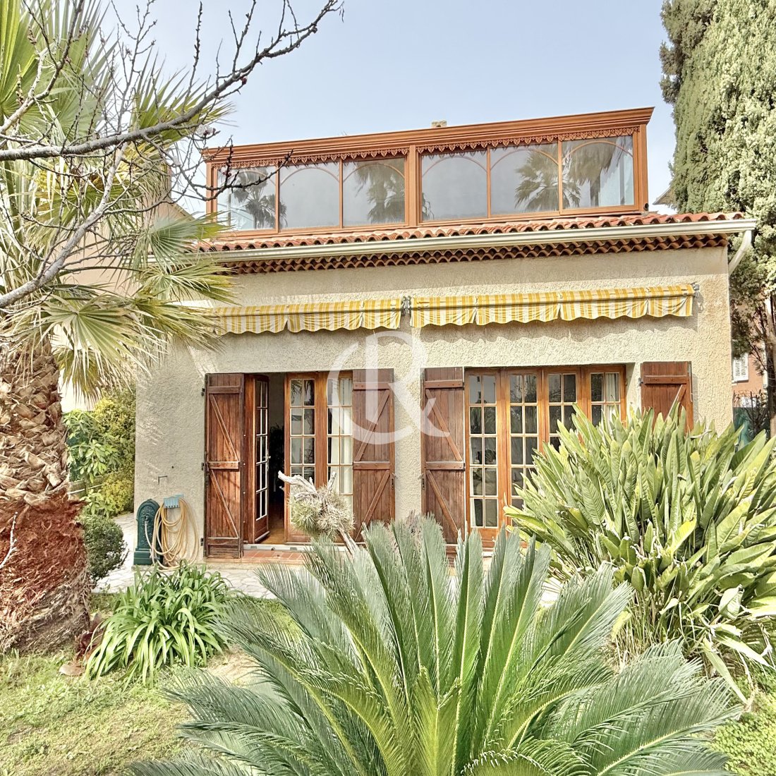 Villa in Hyeres, Provence-Alpes-Côte d'Azur, France 1 - 17383741
