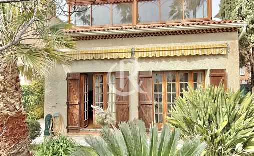 Villa in Hyeres, Provence-Alpes-Côte d'Azur, France 1