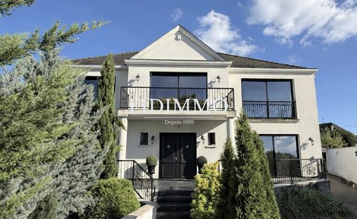 Villa in Chennevieres-sur-Marne, Ile-de-France, France 1